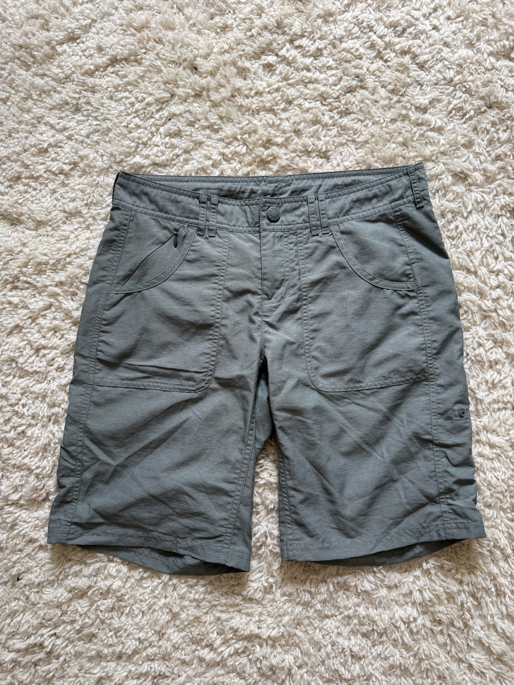 The North Face Women’s Horizon 2.0 Roll Up Grey Shorts. Sz 4. HIKING! NWT